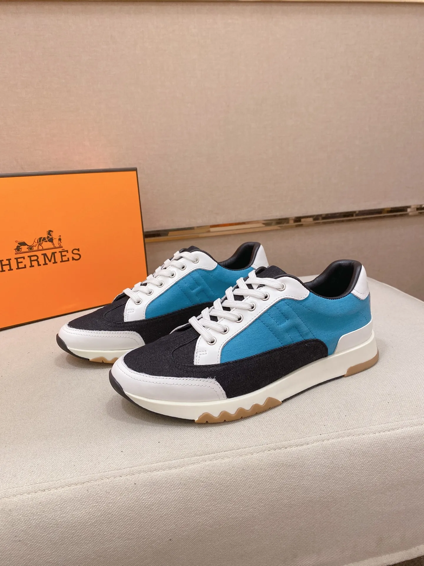 Ex-factory price: 500💰《HERMES》【Classic original single version】Hermès; top 🔝purchasing agent🔍🔍men's latest 🇺🇸sold simultaneously, original imported from Italy ▲▲first-layer cowhide ▲▲ (high-end, nobility and class) ) Exquisite workmanship (Italian 🇮🇹 imported water-dyed 🐂 cowhide lining) sole: original sole provided by the original factory, ⚠️exclusive double-layer activity·TPR·rubber·combined molded outsole; super comfortable·wear-resistant·non-slip·environmental protection The real thing is more beautiful when photographed in kind (high quality, following orders), you can come in and out at will * Number of yards: 38·39·40·41·42·43·44# (can be customized 45.)